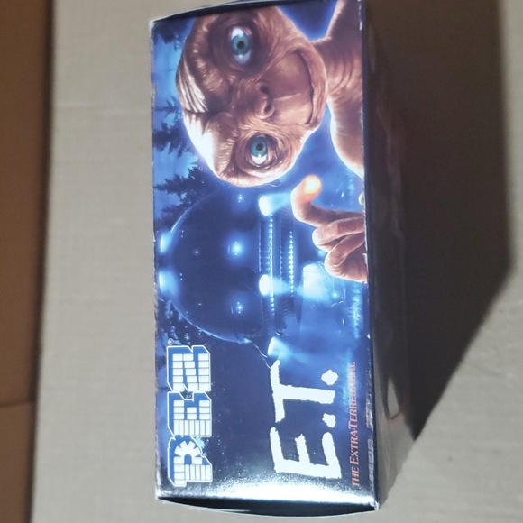 2/$8 🛸PEZ Candy Dispenser E.T. 40th Anniversary Gift Set Extraterrestrial🛸 - Picture 3 of 6